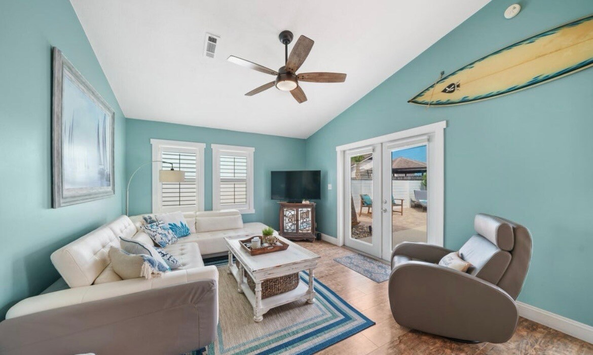 Building Photo - 613 W Caladium Cir