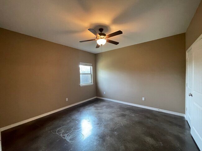 Building Photo - 501 FM 315