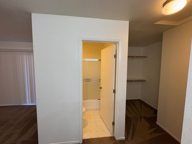 Building Photo - NW Condo coming soon!