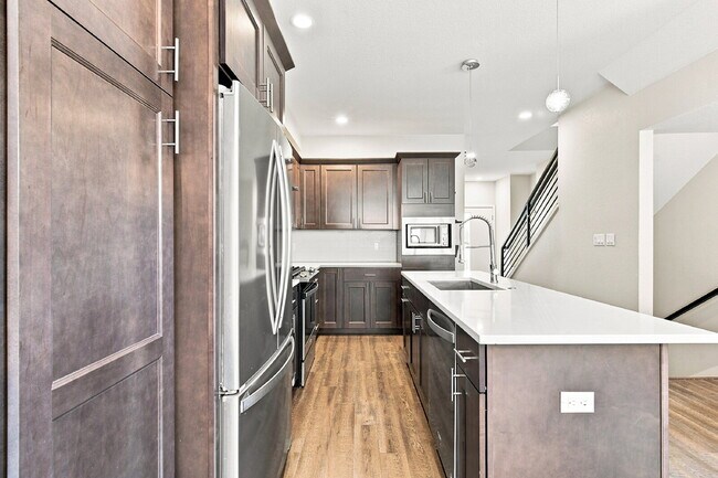 Building Photo - $3,740.95 - 4 bed, 3.5 bath Updated Townhome in Englewood!