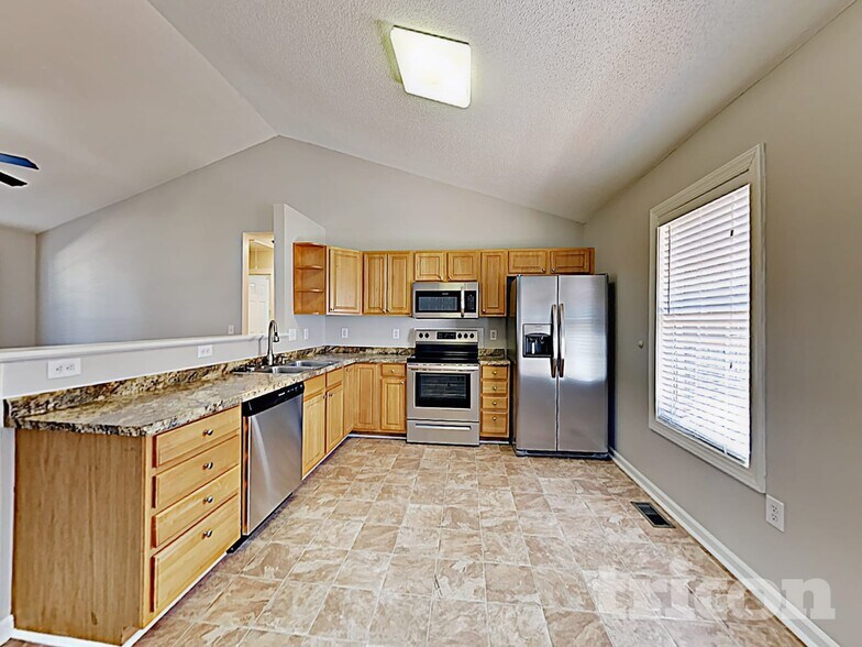 Building Photo - 923 Loch Lomond Cir