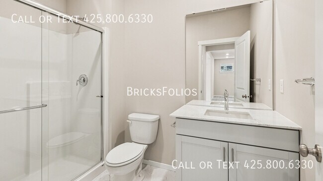 Building Photo - 2319 Boxcar Ct NE