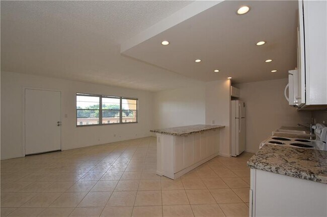Building Photo - 2801 Victoria Way