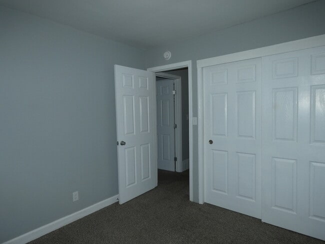 Building Photo - Home in Park Hill School District!