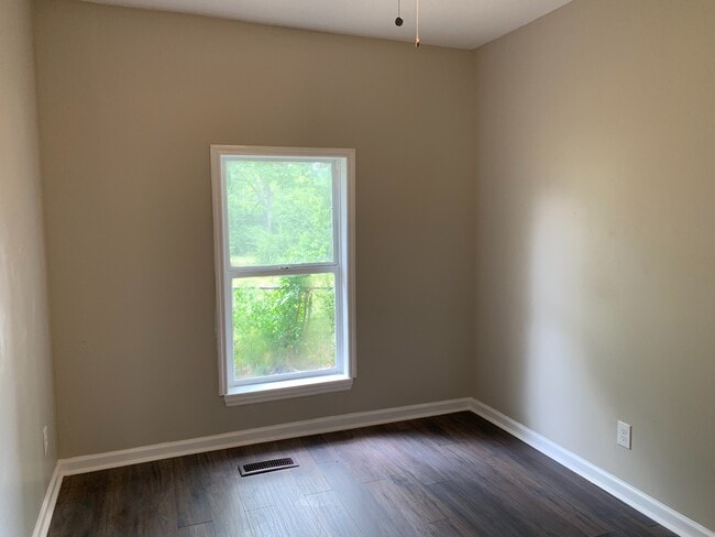 Building Photo - 2415 Booker St