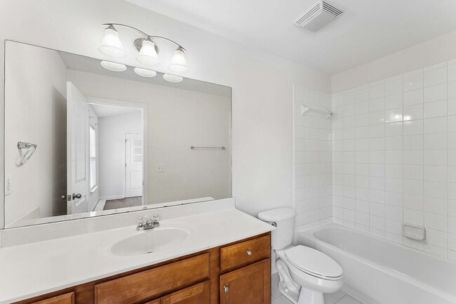 Building Photo - 553 Rosedale Ave
