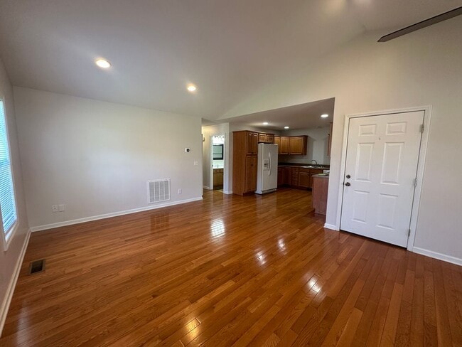 Building Photo - Marion Duplex Rental!