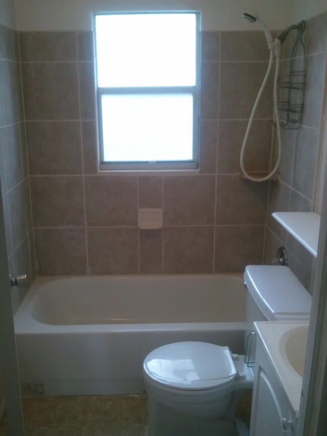 Building Photo - 1411