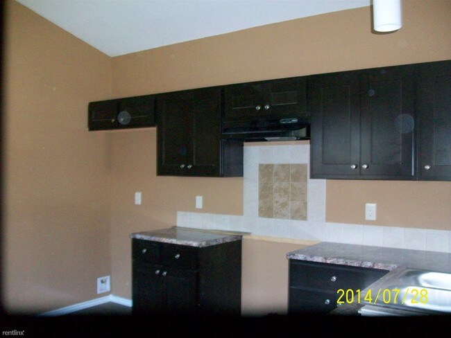 Building Photo - 3 br, 1 bath House - 2419 S Saint Clair Av...