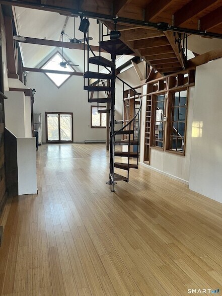 Building Photo - 3 Fox Run