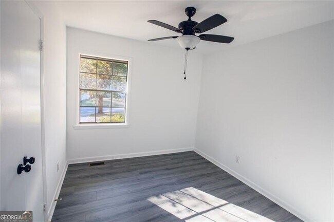 Building Photo - 2879 Tiffany Dr SW