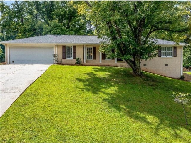 Building Photo - Beautiful 4 sided brick 4BR/3BA ranch home in Dunwoody, GA.