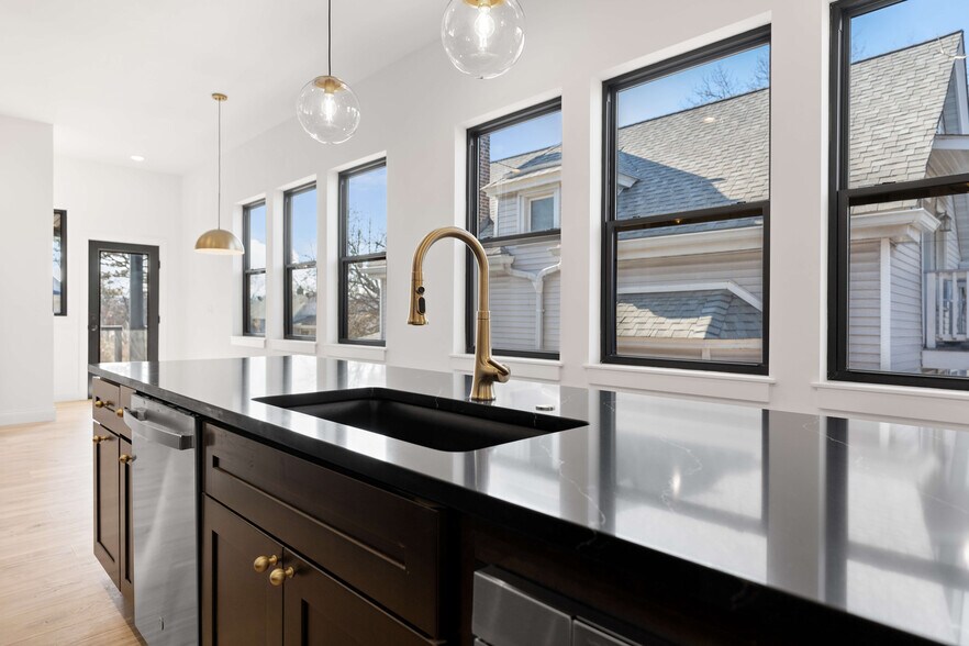 Building Photo - 6515 Nashville Ave