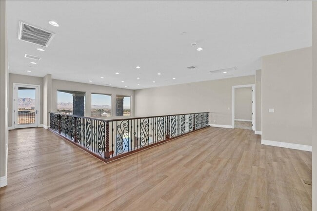 Building Photo - Custom Luxury Home with Strip and Mountain Views!