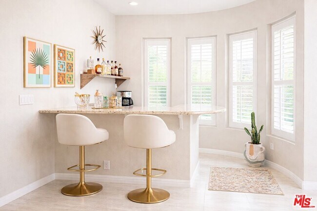 Building Photo - 37 Shoreline Dr