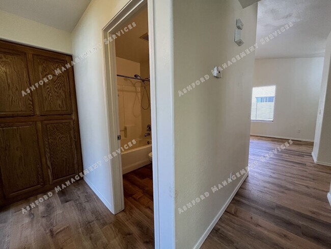 Building Photo - BEAUTIFUL 3 BEDROOM 2 BATHROOM HOME IN GOODYEAR