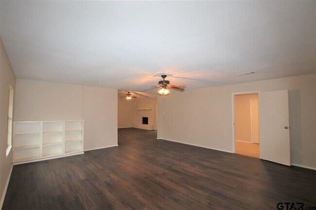 Building Photo - 15711 Echo Glen Dr