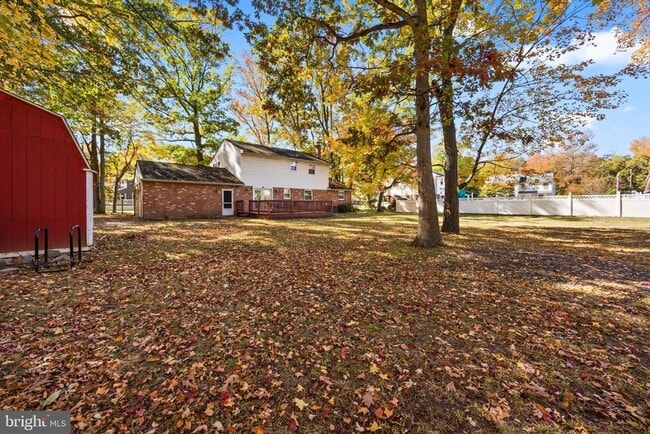 Building Photo - 24 Maple Ave