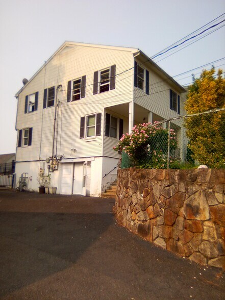 Building Photo - 197 Burnsford Ave