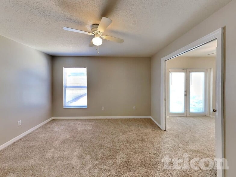 Building Photo - 4409 Venice Dr