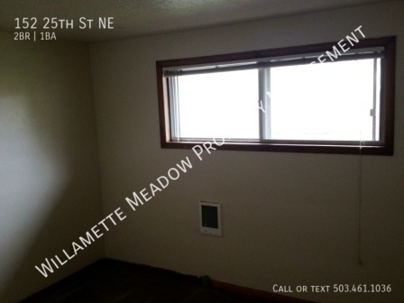 Building Photo - 2 Bedrooms, 1 Bathroom Apartment off State St