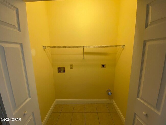 Building Photo - 4031 Oak Forest Dr