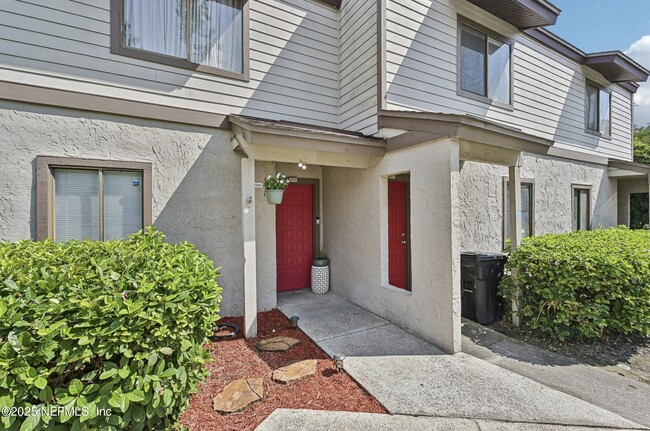 Primary Photo - 8300 Plaza Gate Ln S