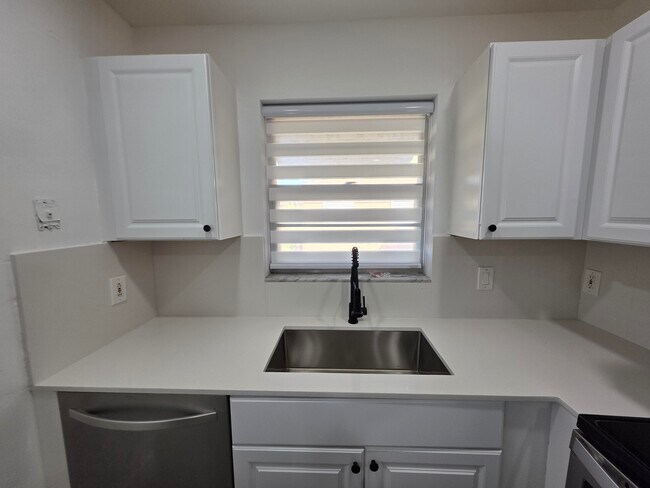 Building Photo - 718 Whippoorwill Ln