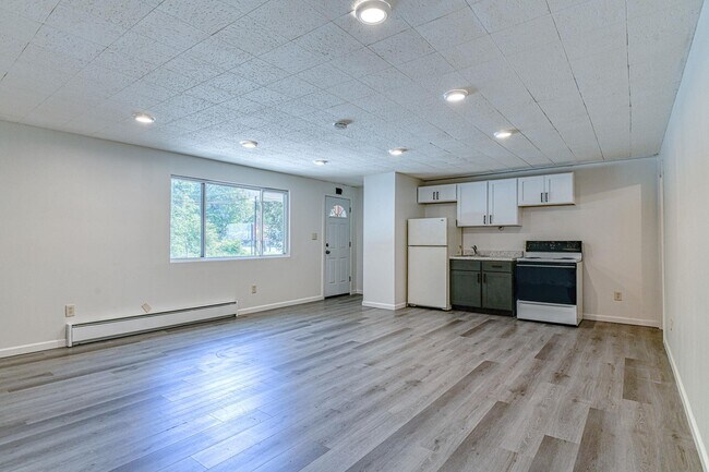 Building Photo - 1614 Rte 9W