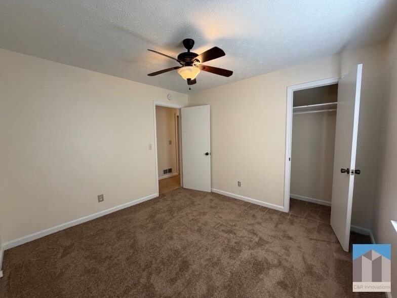 Building Photo - 734 Marthas Dr