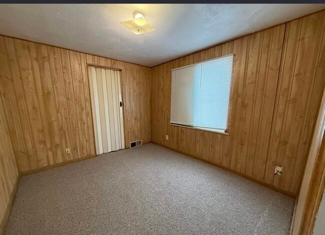 Building Photo - 3119 N Western Ave