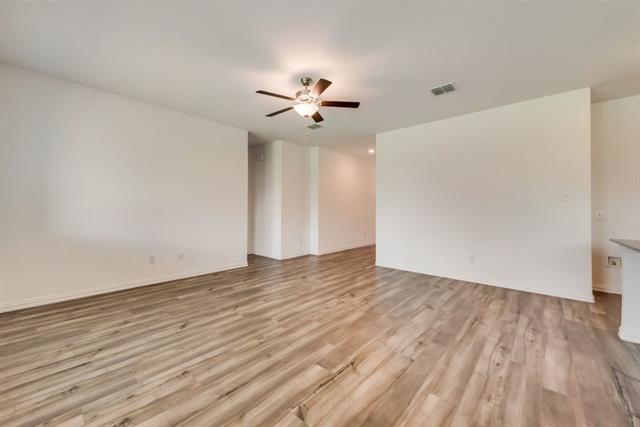 Building Photo - 1833 Lake Grove Dr