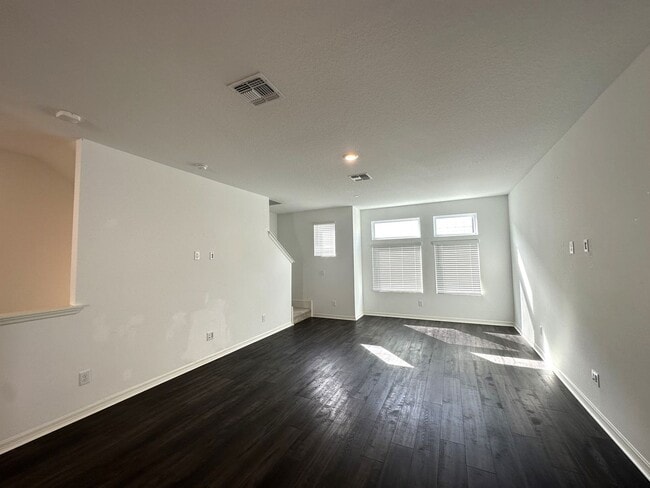 Building Photo - Available 8/10!! Luxury 3 story townhouse in the heart of Laureate Park