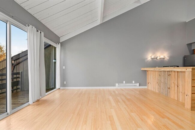 Building Photo - 4Touchstone