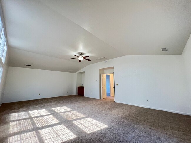 Building Photo - 1342 Kingswood Dr