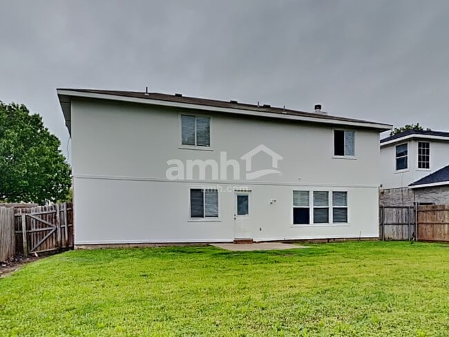 Building Photo - 2436 Sierra Dr