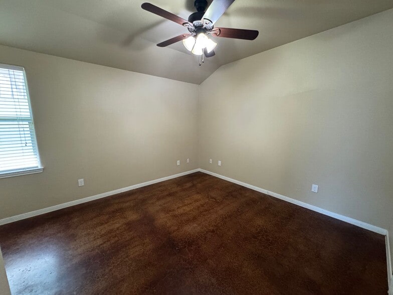 Building Photo - 4305 Cambridge Dr