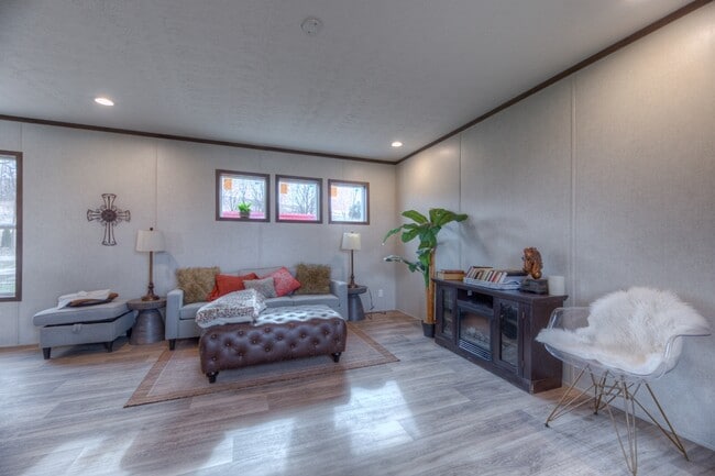 Building Photo - 6658 Bratton Rd