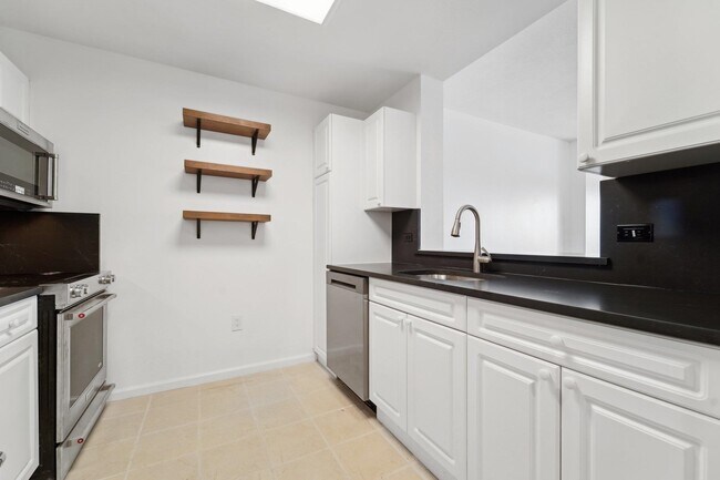 Building Photo - 1110 City Pl