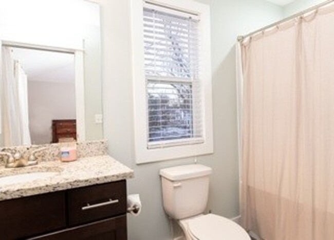 Building Photo - 3 Bed, 3 Bath East Nashville Beauty!