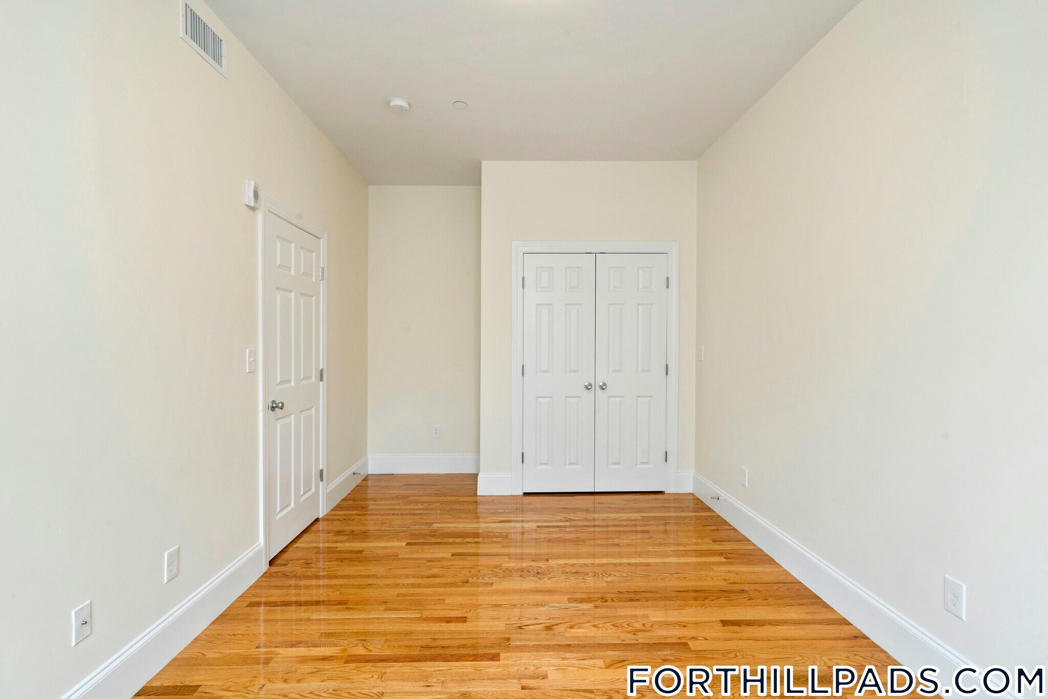 Building Photo - 130 Roxbury St