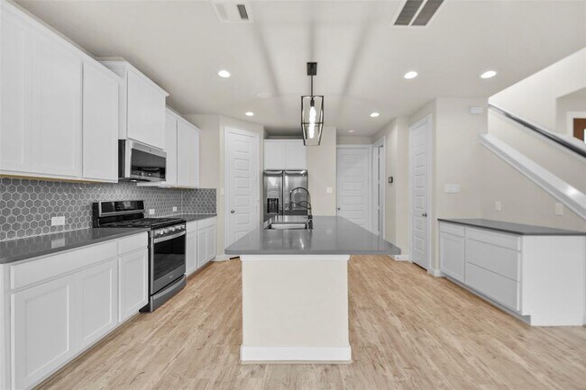 Building Photo - 9911 Brickhouse Dr