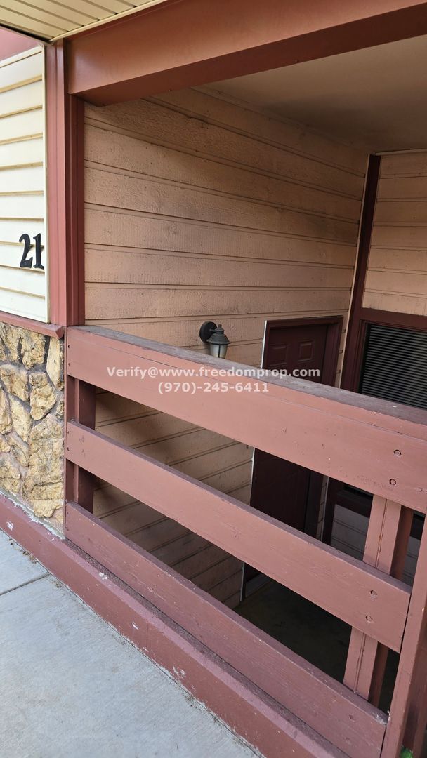 Primary Photo - Near CMU & St. Mary's 2 Bedroom 1.5 Bath T...