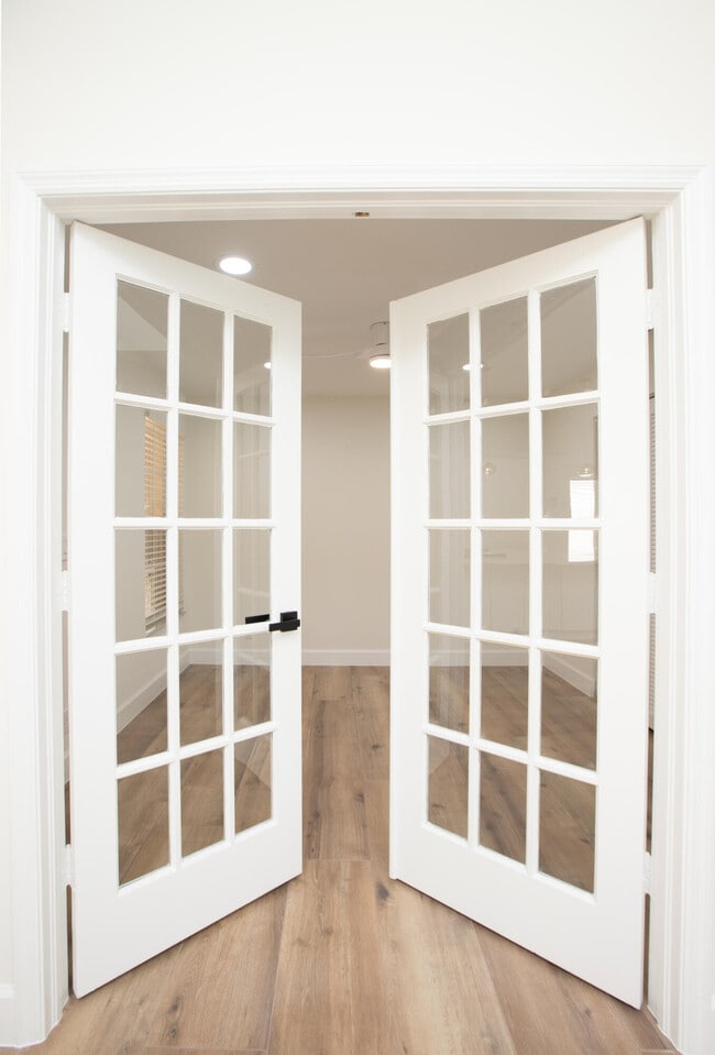 Building Photo - 10881 La Salinas Cir