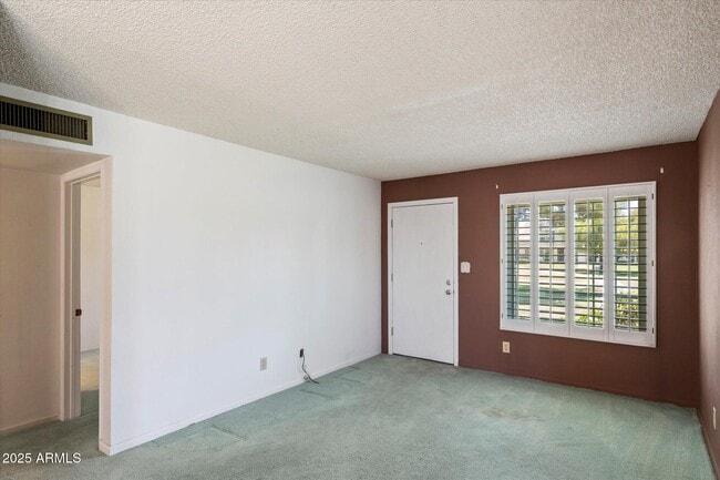 Building Photo - 1001 E Lodge Dr