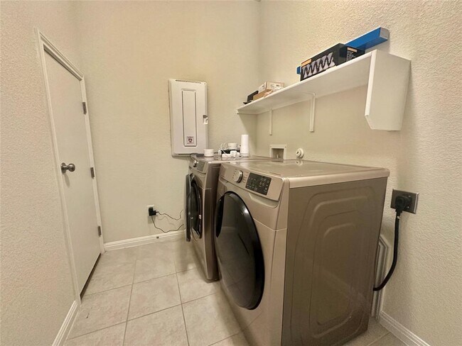 Building Photo - 7211 Loggia Pl
