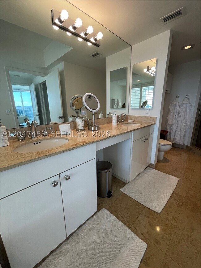 Building Photo - 4775 Collins Ave