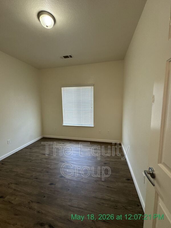 Building Photo - 1323 S Crowe St