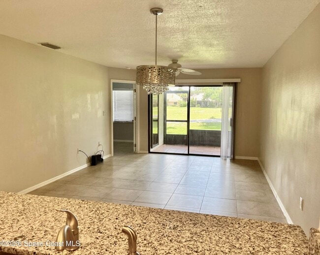 Building Photo - 1059 Country Club Dr