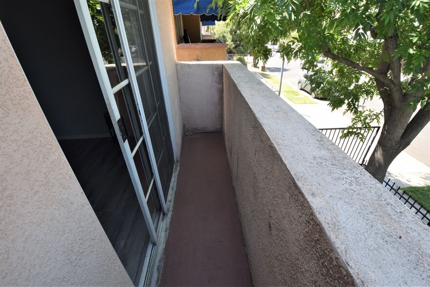 Building Photo - 5328 Riverton Ave